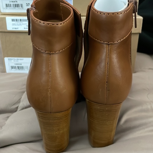 NIB CHRISTIAN LOBOUTIN JANIS HEELED BOOT - Picture 4 of 8